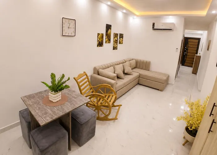 Apartment 3 Pyramids *