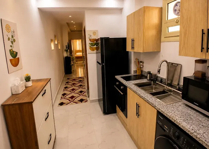 Apartment 3 Pyramids